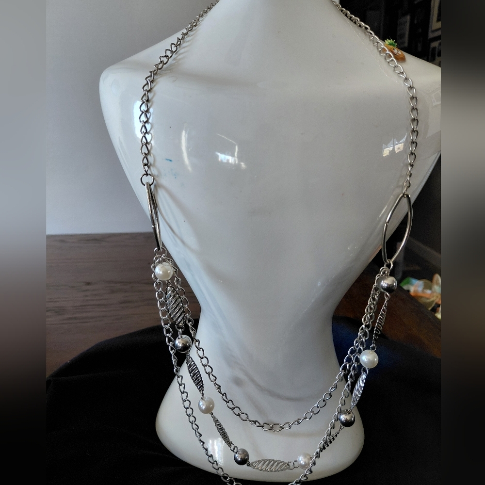 Chic Silver Multi-Layer Necklace with Pearls
